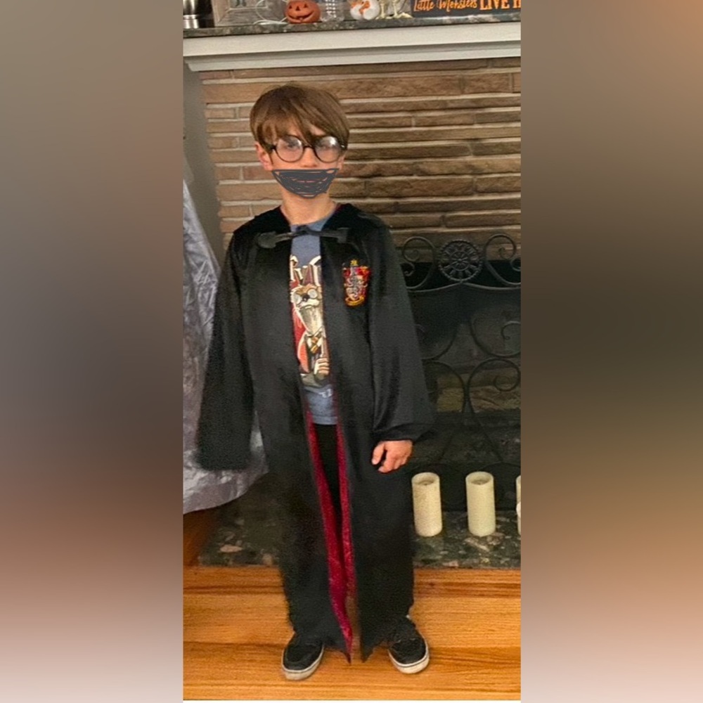 Rubie’s Harry Potter Kids Costume with Black and Red lined Robe with scarf